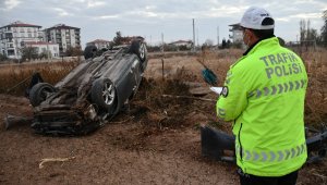 Takla atan otomobilin sürücüsü ağır yaralandı