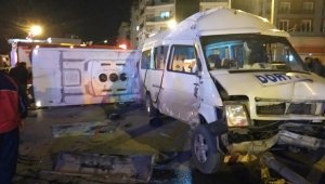 Tarım işçilerini taşıyan midibüs minibüs ile çarpıştı: 16 yaralı