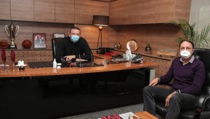 TBF Başkanı Hidayet Türkoğlu Milli Takım Heyeti ile bir araya geldi
