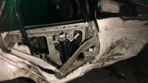 Tekirdağ'da kavşakta çarpışan araçlar hurdaya döndü