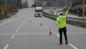 Tik Tok'ta canlı yayın yaparken kendisini durduran polislere küfreden tır sürücüsü hakkında soruşturma açıldı