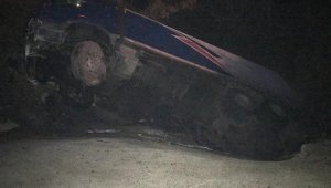 Tır şarampole devrildi: 1 yaralı