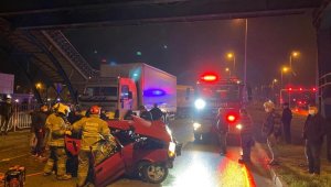 TIR'a arkadan çarparak takla atan araç hurdaya döndü