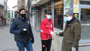 Türk Kızılayı kısıtlamadan muaf olan personelleri ve vatandaşları unutmadı