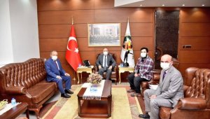 Türkiye'nin ilk cep uydusunun maketini takdim ettiler