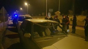 Uygulama noktalarındaki bariyerlere çarparak kaçtılar