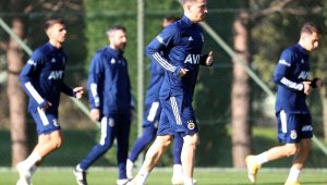 Valencia ve Sinan Gümüş takımla çalışmalara başladı