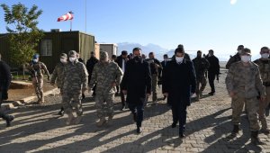 Vali Akbıyık sınırda ziyaretlerde bulundu