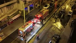 Yangında iki araç kullanılmaz hale geldi