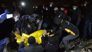 Yangında ölen baba ve 2 çocuğu yan yana defnedildi