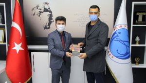 Yazar Özyurt Rektör Karacoşkun'la bir araya geldi