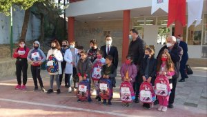YTB'nin desteğiyle Arnavutluk'taki öğrencilere kırtasiye yardımı