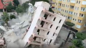 Yürekleri ağza getiren apartmanın yıkımı