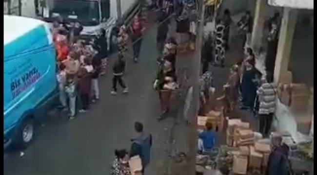 İzmir Büyükşehir Belediyesi'nden erzak dağıtımında oluşan izdiham görüntülerine dair açıklama