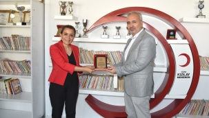 İzmir Menemen’de Kızılay’ın desteğiyle Tevfik Fikret İlkokulu Kütüphanesine kavuştu