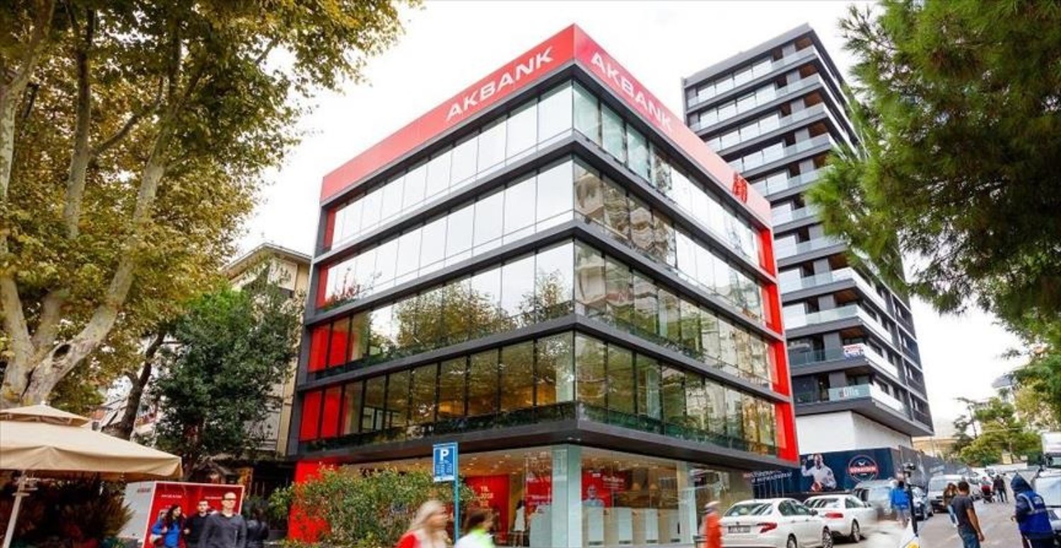 Emekli maaşını Akbank'tan çekenlere müjde! Kimliğiyle giden ek para alacak