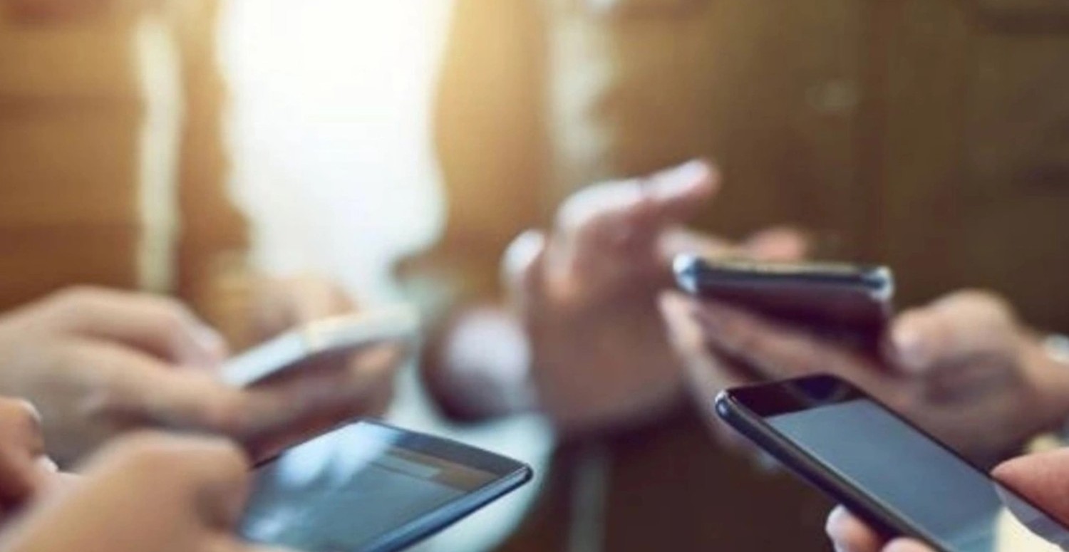 Öğrencilere büyük şok! Sadece bu model telefonlar vergisiz satılacak