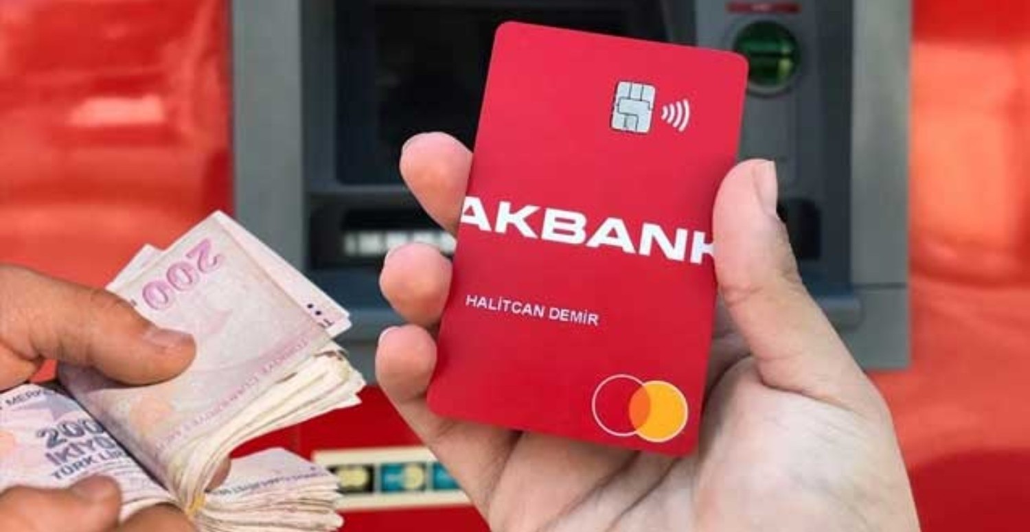 Paraya sıkışanlar Akbank'ın yolunu tutacak! Tek şartla faizsiz nakit avans veriyor!