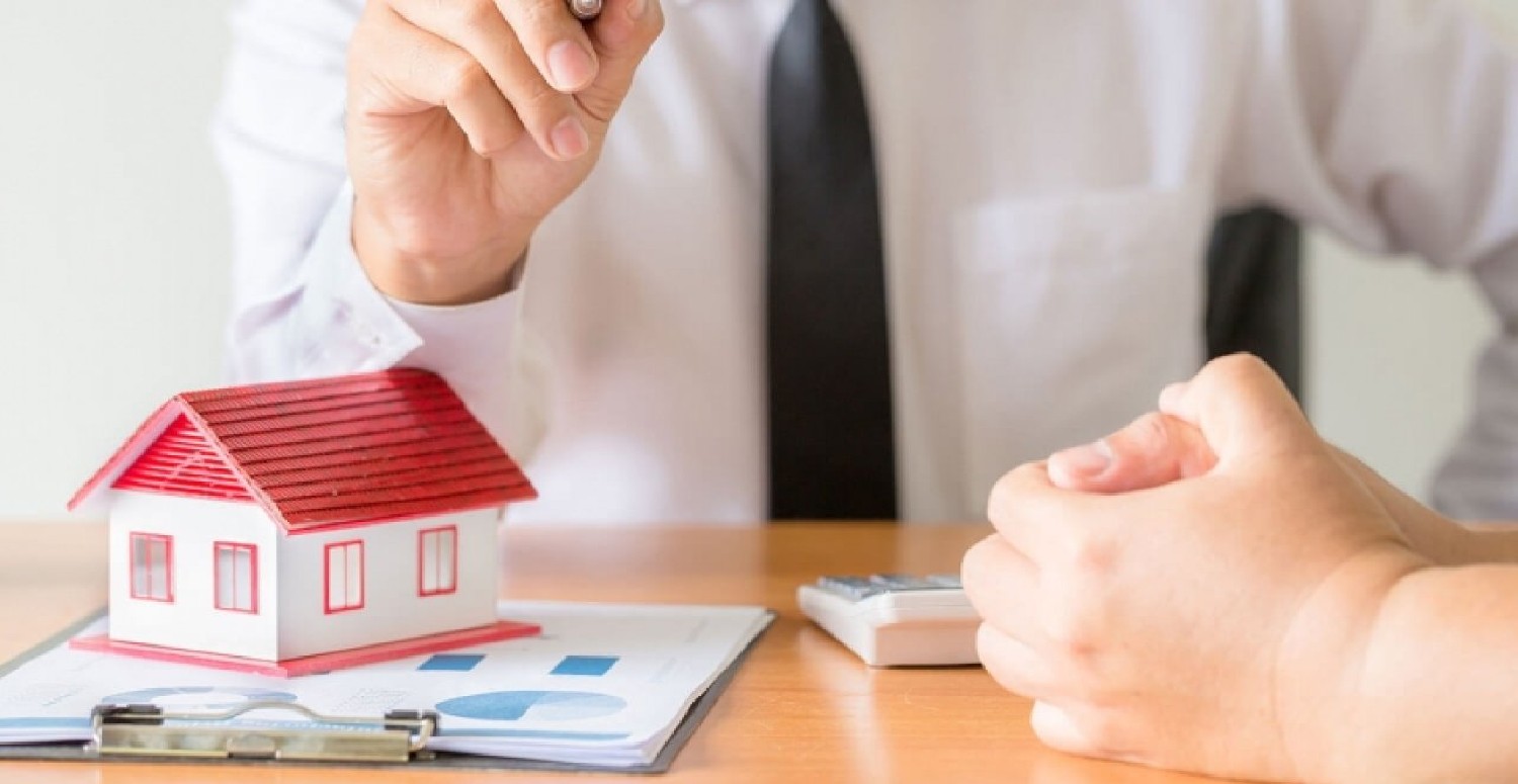 Что лучше подарить или завещать квартиру. Отличие завещания от дарения. Образец завещания на квартиру. Можно завещать квартиру в ипотеке. Ипотека по завещанию.