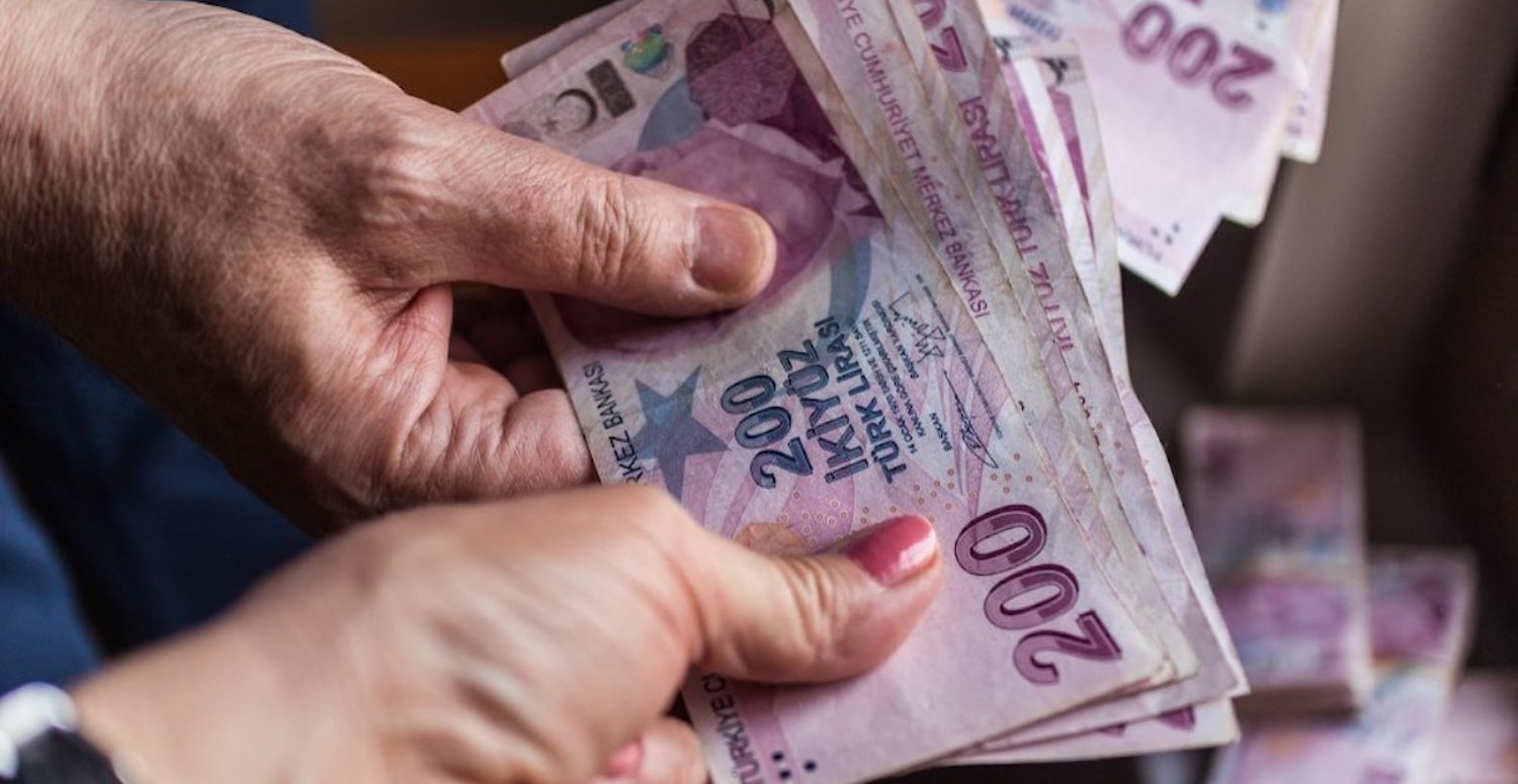 O emekliler tek kuruş emekli ikramiyesi alamayacak! SGK uzmanı üzücü haberi verdi