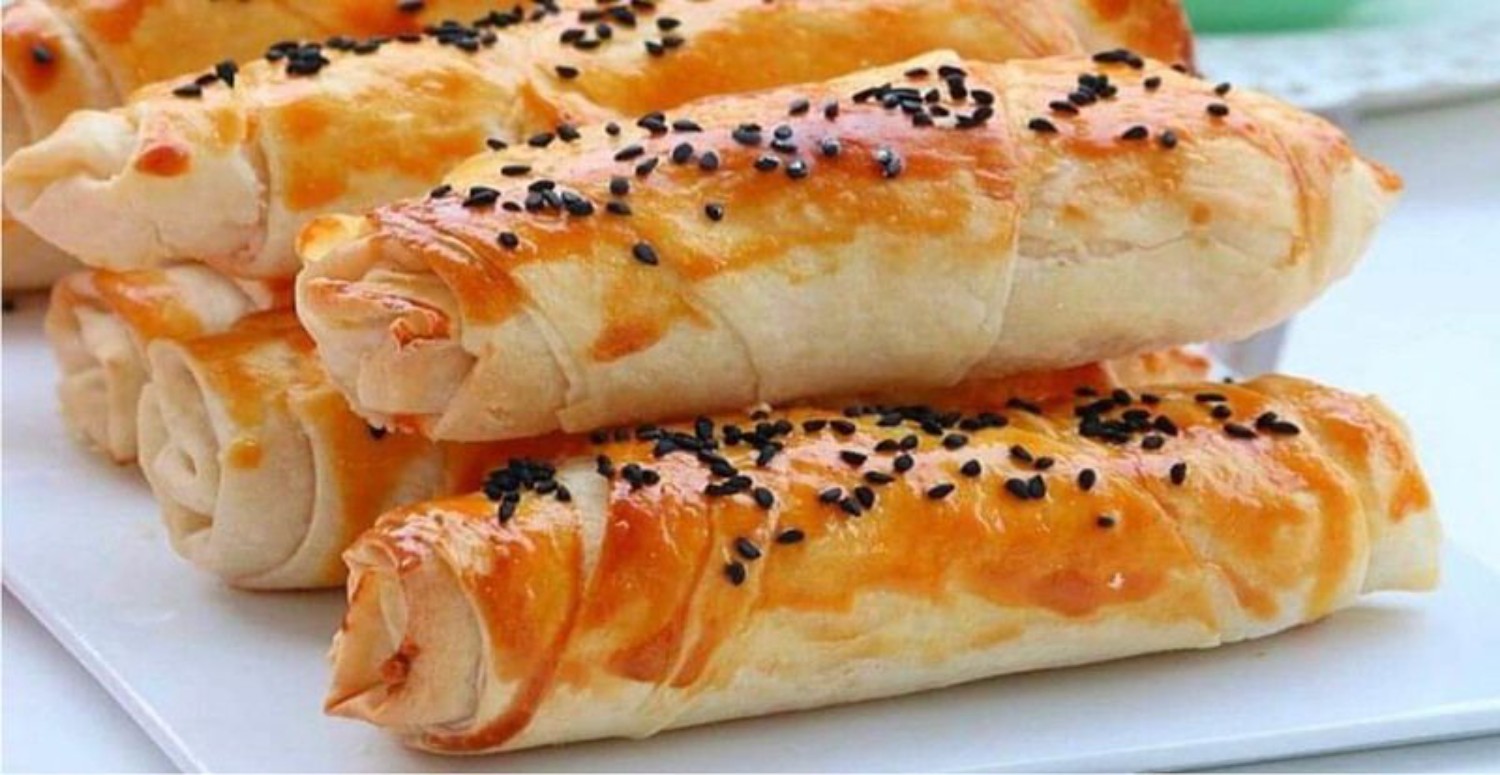 Bu böreği yaparken içine bir kaşık ekleyin! Puf puf kabaracak, misafirleriniz birer tane daha isteyecek!