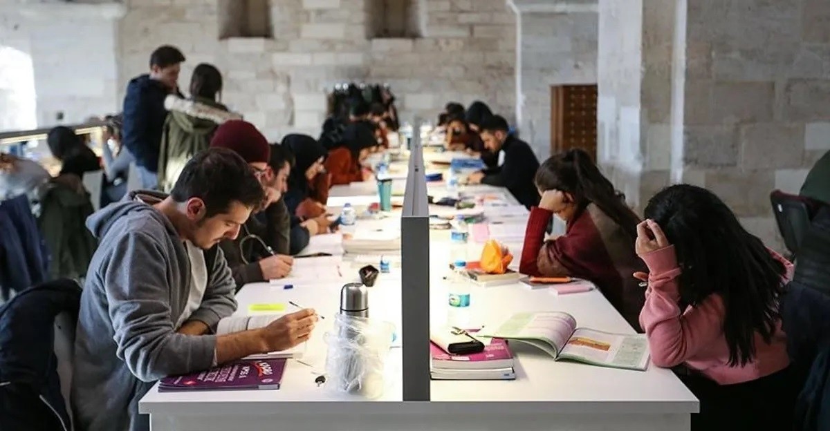 Üniversite öğrencilerine burs müjdesi