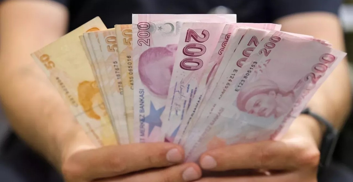 Yılbaşı gelmeden dev kredi kutusu açıldı! 250 bin TL'ye kadar şartlar kaldırıldı: Kimliğini alan o bankaya koşacak