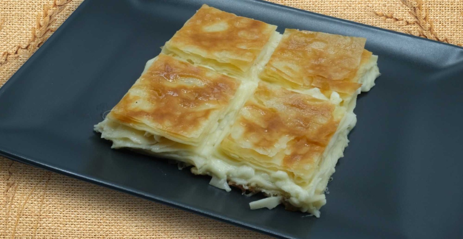 Böreğin içini sulu sulu dışını çıtır çıtır yapıyor! Karışıma bir bardak ekleyin yeter