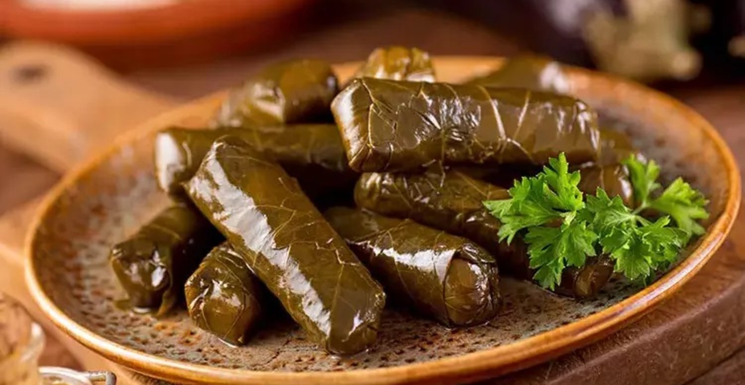 Kartlaşmış yaprakları bile yumuşacık yapıyor! Yaprak sarmasından önce bunu mutlaka yapın