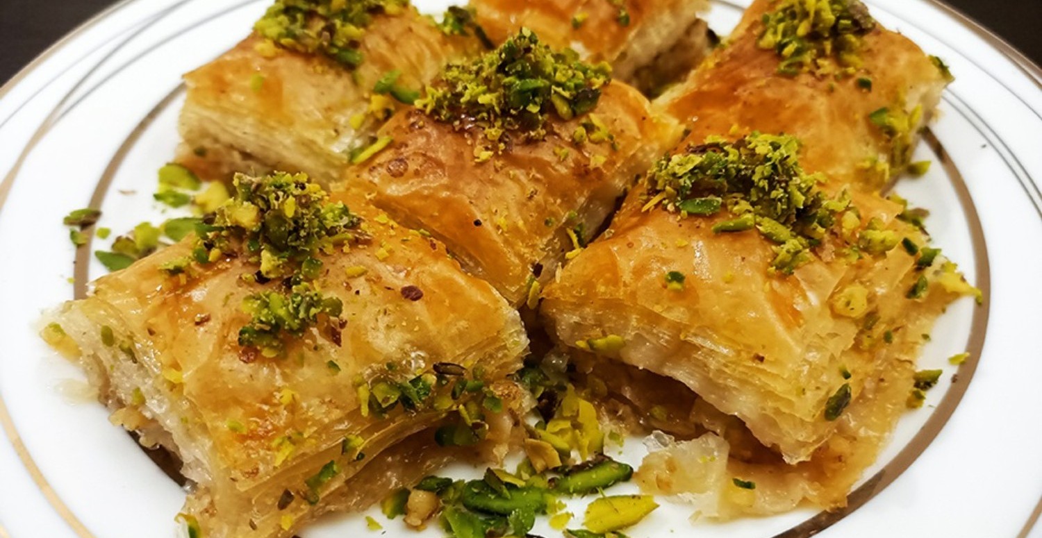 Baklava ustaları bile sizden satın almak isteyecek! Usta çatlatacak baklava tarifi