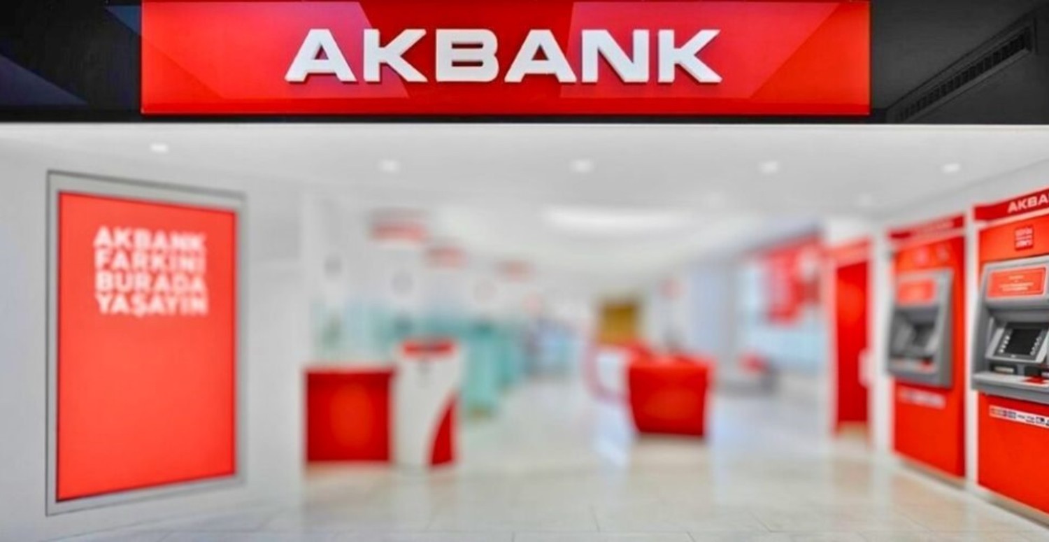 Akbank'tan emeklilerin tansiyonunu yükselten duyuru! Gece yarısı rakamlar şaha kalktı