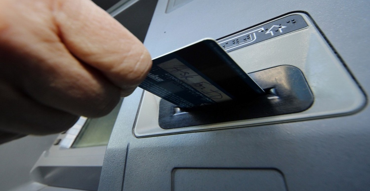ATM’ler yeni güncellemeyle kartınızı yutabilir! ATM’den işlem yapacaklar dikkat
