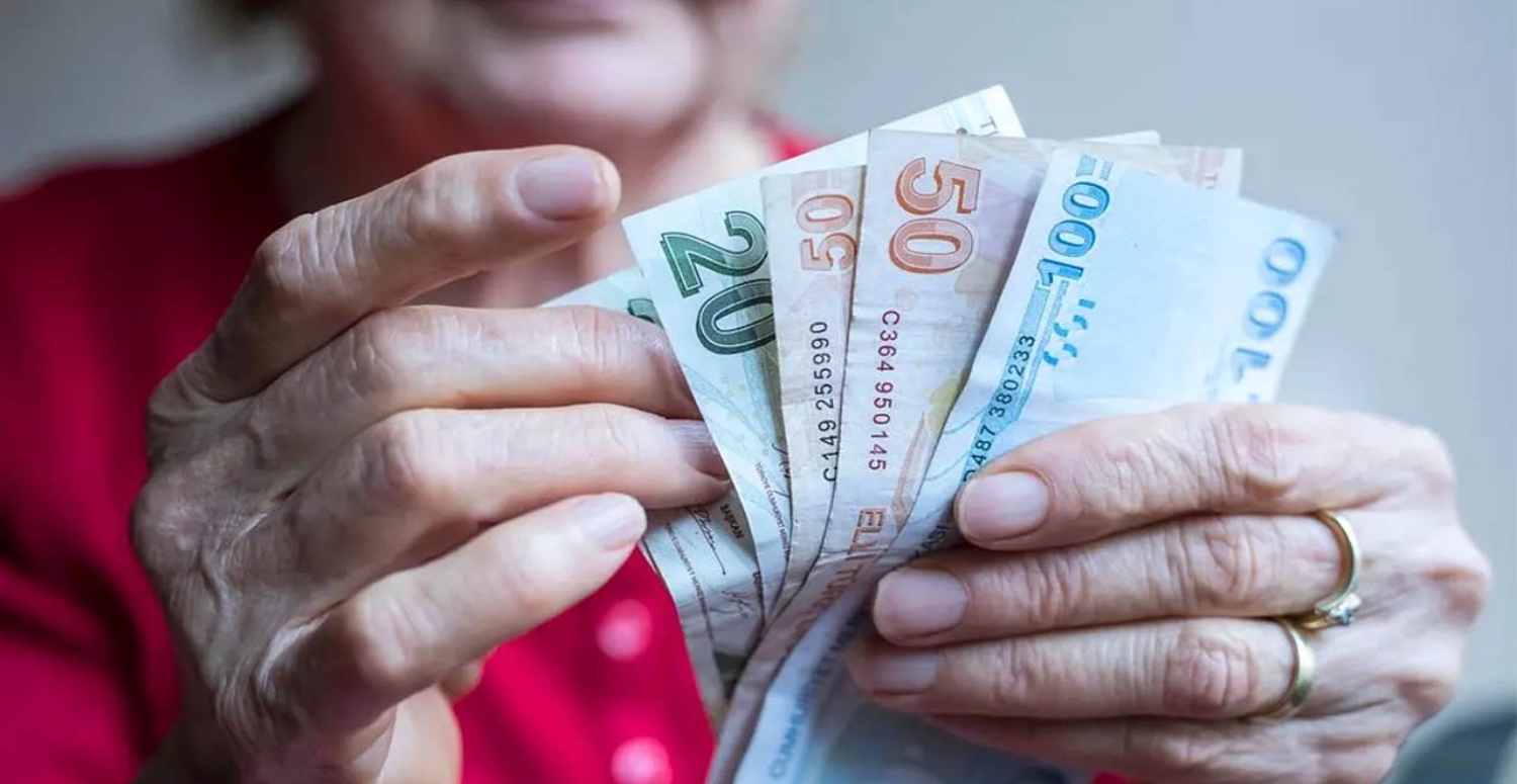 Emekliler bu bayram çifte maaş alacak! Çift maaşlara hesaplara yatıyor