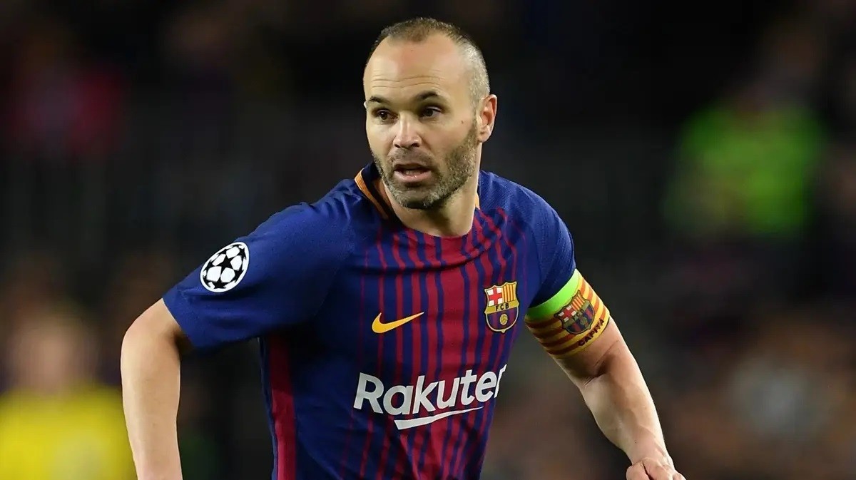 Burcuna bak, hangi futbolcusun öğren