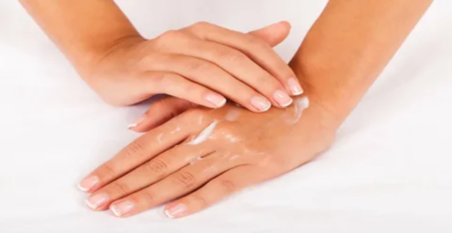 El, dirsek, vücut kuruluğunu anında bitiriyor! Bir damlası bile cildi bebek gibi yapıyor