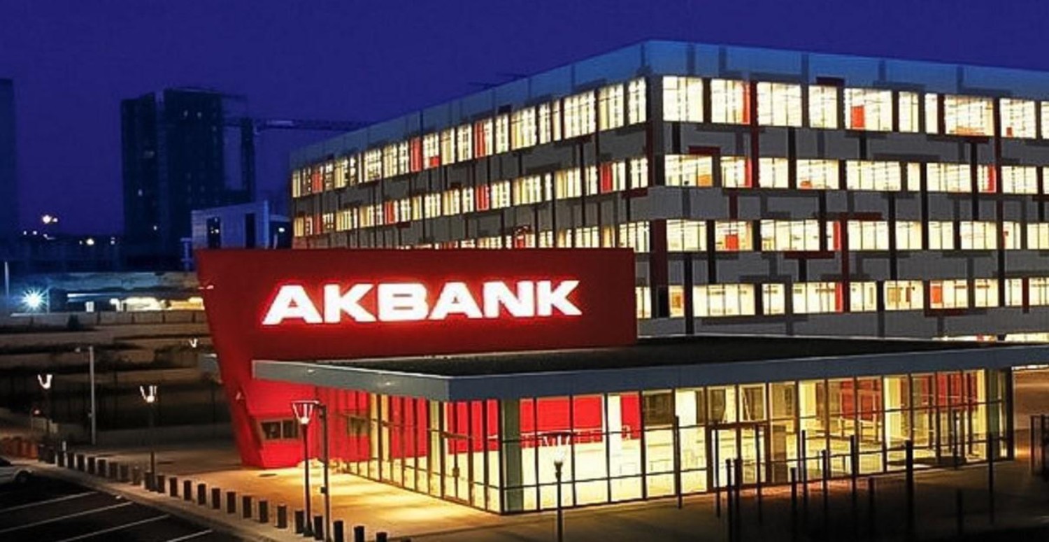 Akbank emeklilere büyük jestini yaptı! Emekliler bu kez gözlerine inanamayacak