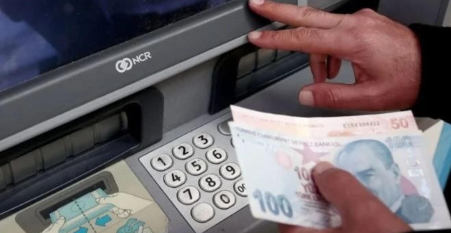 ATM'lerde işlem yapanlar dikkat! ATM'ler bunu yapanın kartını yutuyor