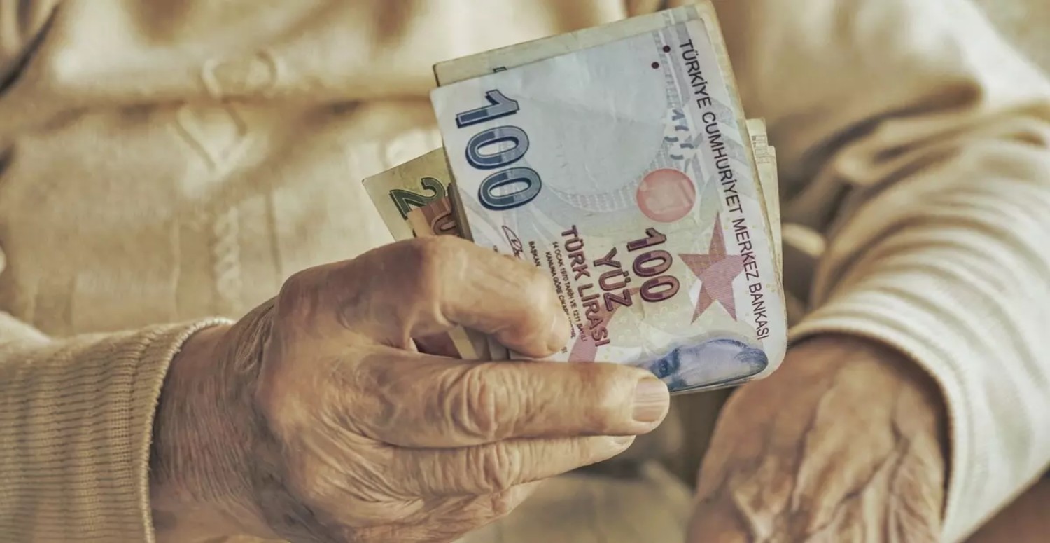 Emeklilere gönül razı gelmedi! Bu miktar maaşlara ekleniyor: 00.01'de duyuruldu