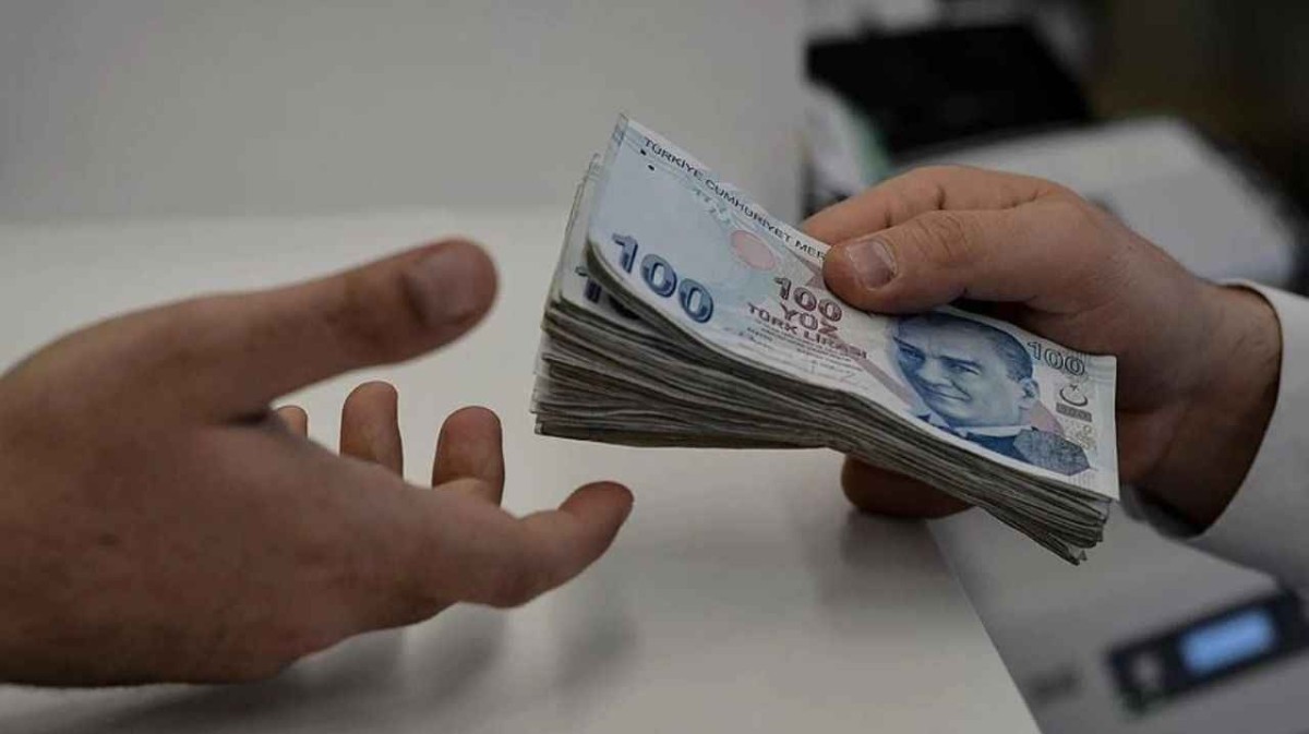 Emeklilere zamla karışık ek ödeme jesti