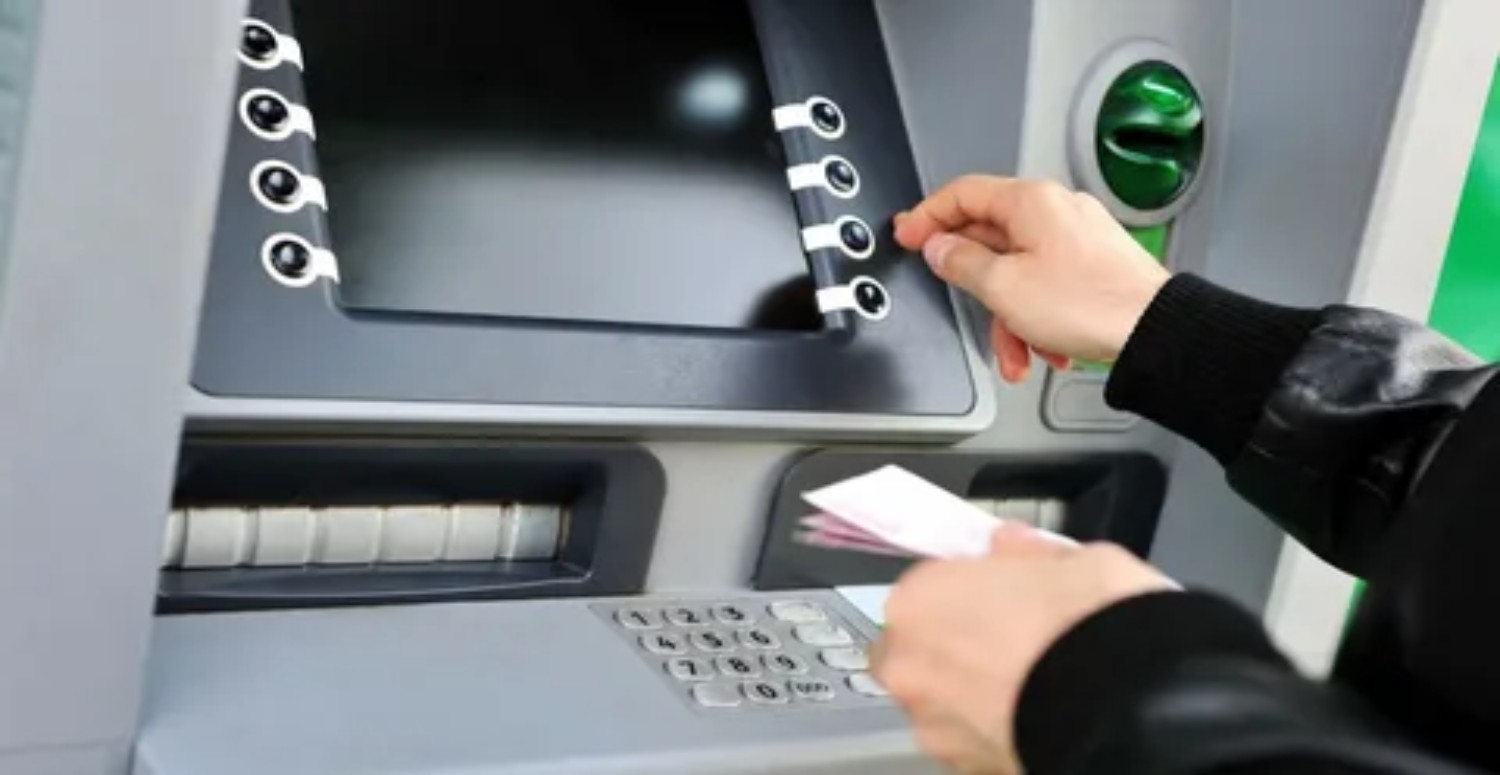 İki bankada hesabı olan parasını çekiyor! Tüm hesaplara el konuldu: Binlerce müşteriye büyük şok