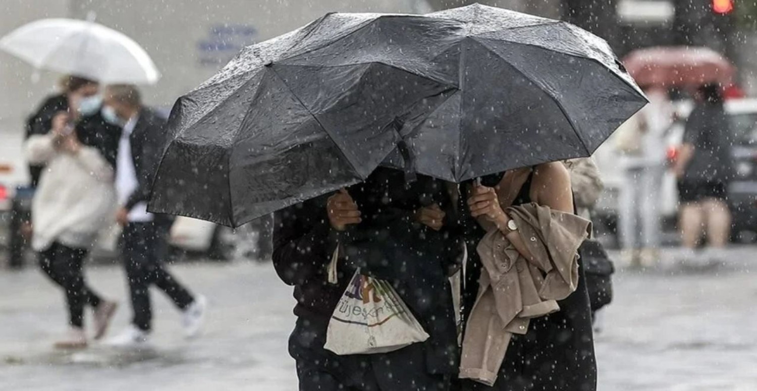 İstanbul ve Ankara için duyuruldu! Meteoroloji acil olarak uyardı: 13.00'da başlayacak