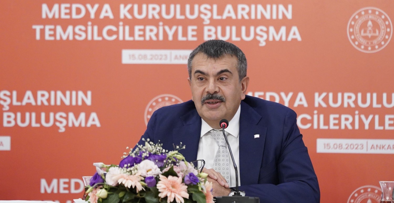 Tatil yapan öğretmenlere kötü haber! MEB son dakika golünü attı: Valizini toplayan geri dönüyor