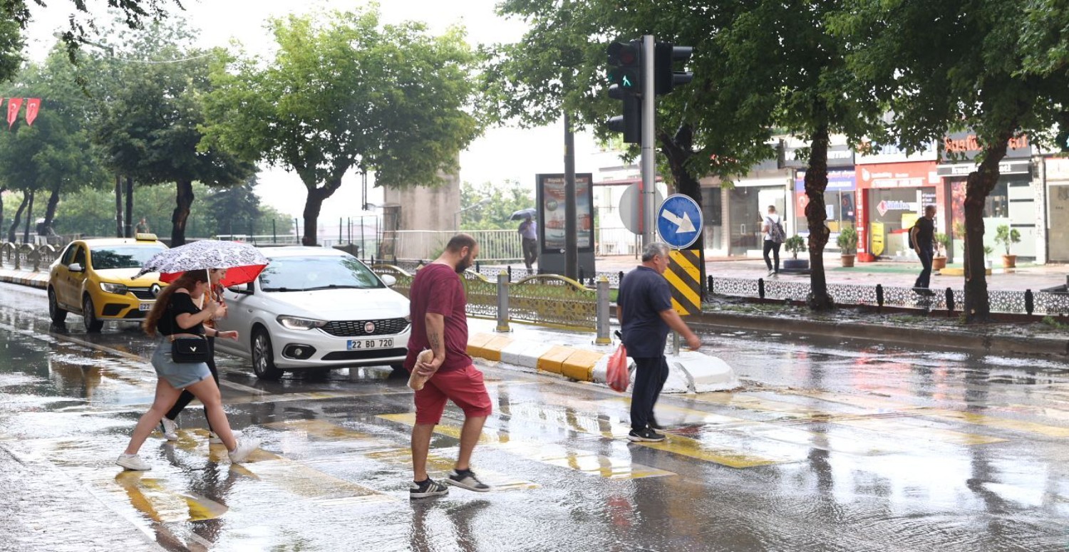 Tüm Türkiye'de etkili olacak! Cuma gecesi başlayacak, cumartesi sabah da devam edecek... Meteoroloji'den uyarı üstüne uyarı
