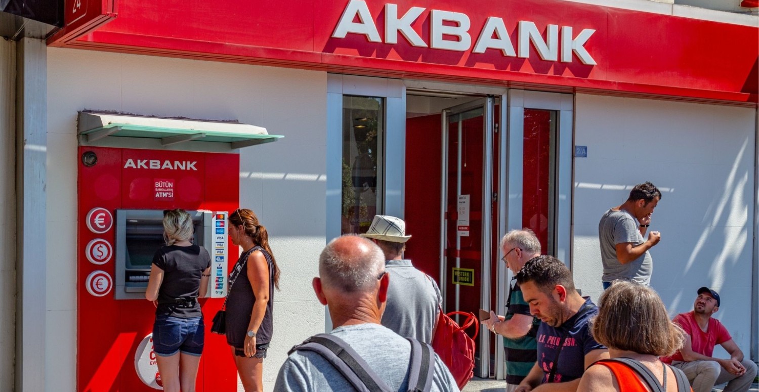 Faizsiz kredi müjdesi geldi! Akbank'ta hesabı olanlara nakit imkanı!