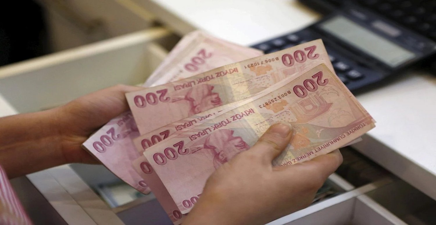 İki banka bu sabah duyurdu! Maaş alan emekliler dikkat: Acilen kontrol edin