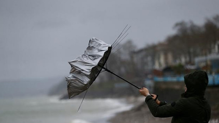 Meteoroloji son hava durumu raporunu açıkladı! Pazartesiye dikkat! Bunaltıcı sıcaklar geri mi dönüyor? Yangın bölgelerine kötü haber! İşte il il hava durumu!