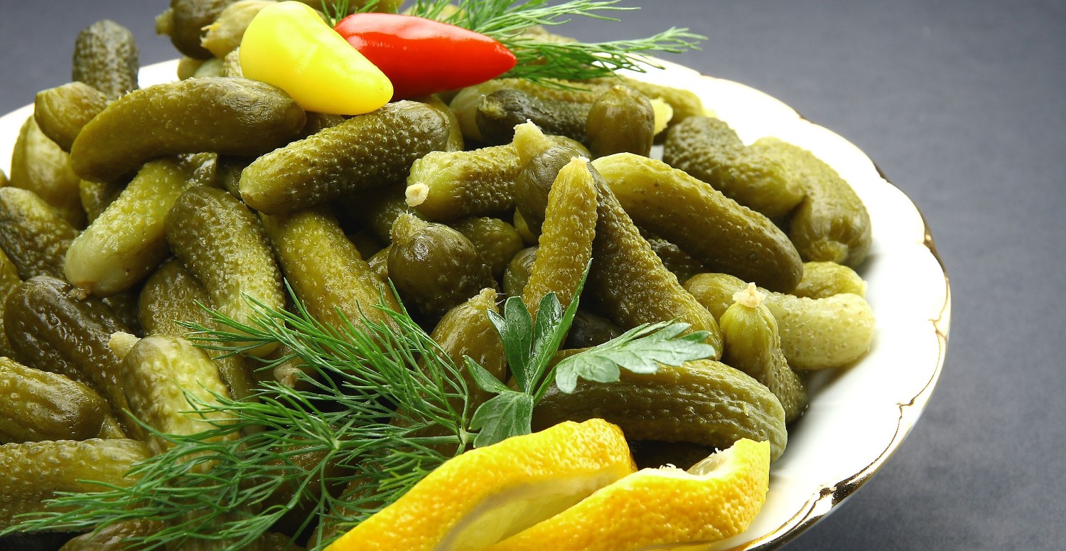 Turşu kurarken içine 1 tutam katın! Aylarca kıtır kıtır kalacak